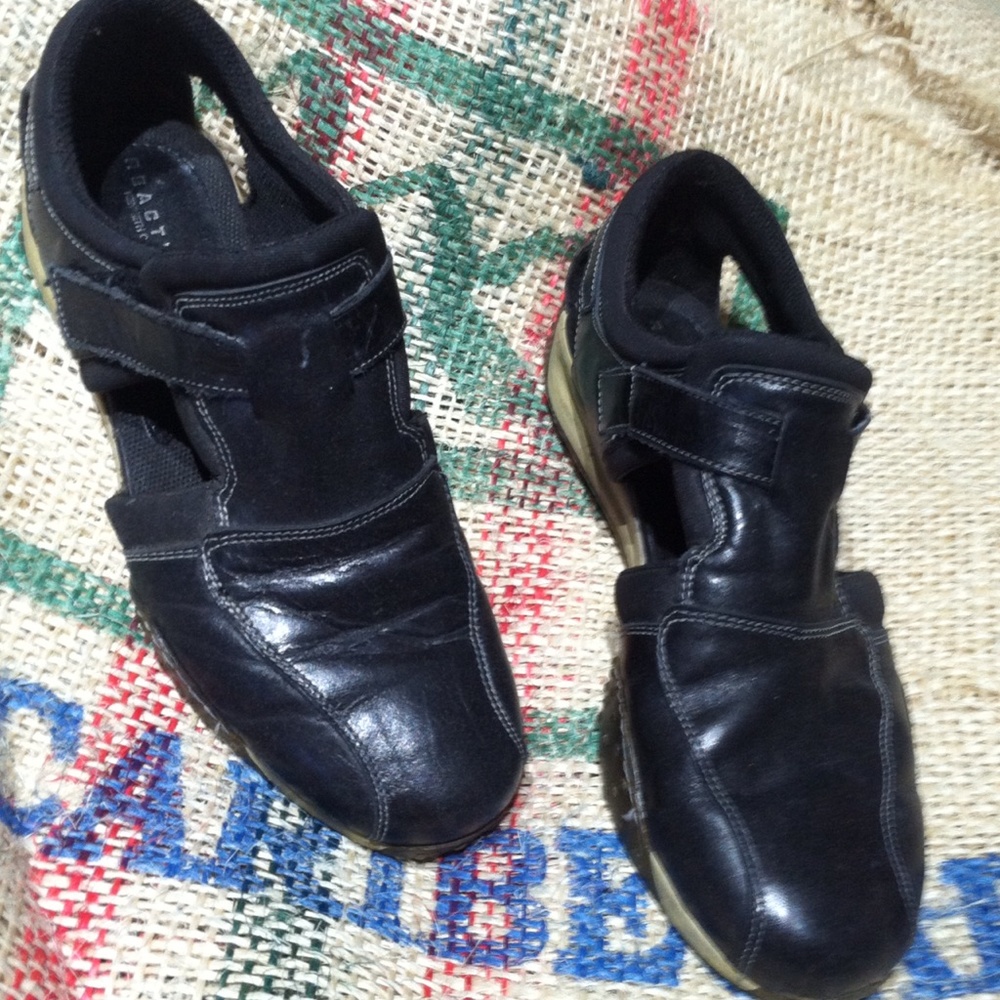 Kenneth Cole Reaction Sandals. Made in Italy.